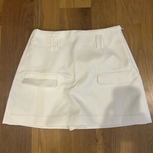 Chic White Mini Skirt